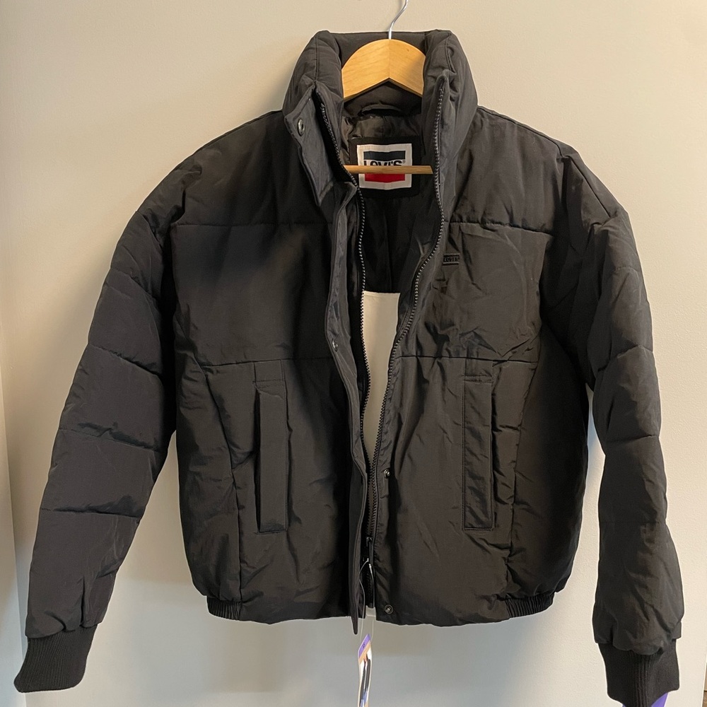 Levi’s Women’s black Cinch Waist Puffer Jacket XS NWT